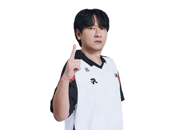 김정민이 29일 서울 잠실DN콜로세움에서 열린 2025 FSL 스프링 D조 최종전에서 장재근을 2-1로 이겼다. 16강 상대는 T1 ‘별’ 박기홍. 사진 | 넥슨