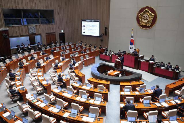 29일 국회에서 추가경정예산(추경)안을 심사하는 종합정책질의 등을 위한 예산결산특별위원회 전체회의가 열리고 있다. 연합뉴스