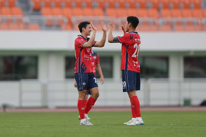 김천 조현택과 박찬용. 한국프로축구연맹 제공