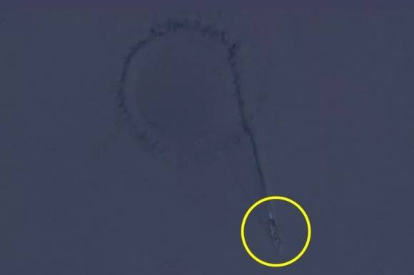 지난 25일 센티넬-2 위성으로 포착한 홍해를 급선회하는 해리 트루먼호. Copernicus/Sentinel Hub