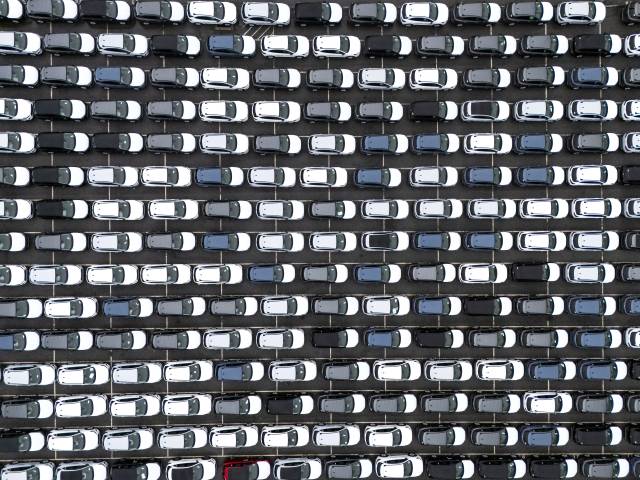 지난 7일(현지 시간) 미국 매릴랜드주 보티모어의 한 항구에서 수출입용 차량이 늘어서 있다. EPA연합뉴스