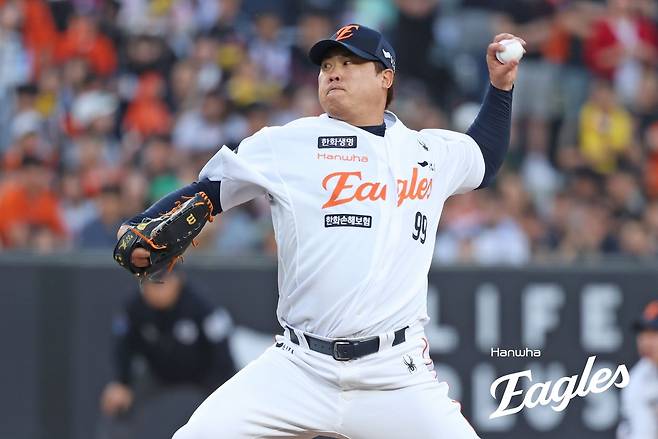한화 류현진이 30일 대전 LG전에 선발 등판해 역투하고 있다. 한화 이글스 제공