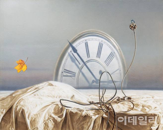 이석주의 ‘일상-상황’(1996). 눈에 보이는 현실을 그리면서 눈에 보이지 않는 내면세계를 꺼내던 시기의 작품이다. 시계·말·기차·명화·낡은 책 등 연관성 없는 사물을 등장시켜 붙잡을 수 없는 시간·세월을 은유했다. 이후 시간의 굴레를 벗어나지 못하는 인간의 실존성을 좀더 치밀하게 들여다본 연작 ‘사유적 공간’으로 들어섰다. 5월 1일 국립현대미술관 서울에서 개막하는 ‘MMCA 서울 상설전: 한국현대미술 하이라이트’에 걸린다. 캔버스에 아크릴릭 물감, 130×162㎝. 국립현대미술관 소장.