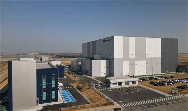 전북 새만금 산단에 지어진 엘에스엘앤에프배터리솔루션㈜ 공장 전경. 새만금청 제공