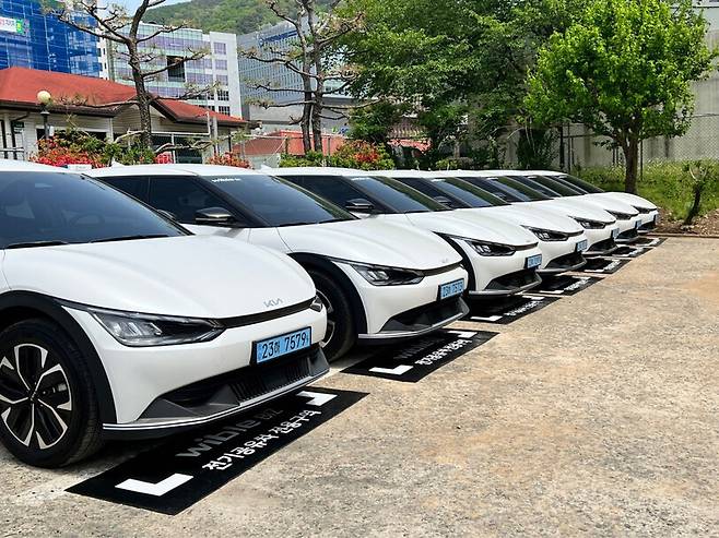 경상남도는 2022년 5월부터 ‘나누카’라고 이름을 붙인 관용차 공유 서비스를 시작했다. 기아 제공