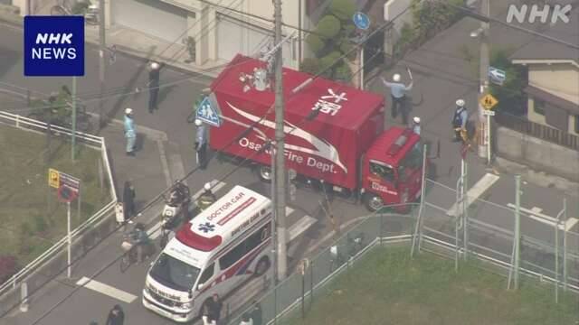일본 오사카 니시나리구의 한 초등학교 인근에서 차량이 돌진해 초등학생 7명이 병원으로 옮겨졌다. 20대 차량 운전자는 살인 미수 혐의로 체포됐다. /사진=NHK 보도 화면 캡처
