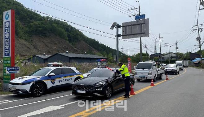 남양주시 화도읍 해비치cc 앞 도로의 음주단속 현장.(사진=경기북부경찰청 제공)