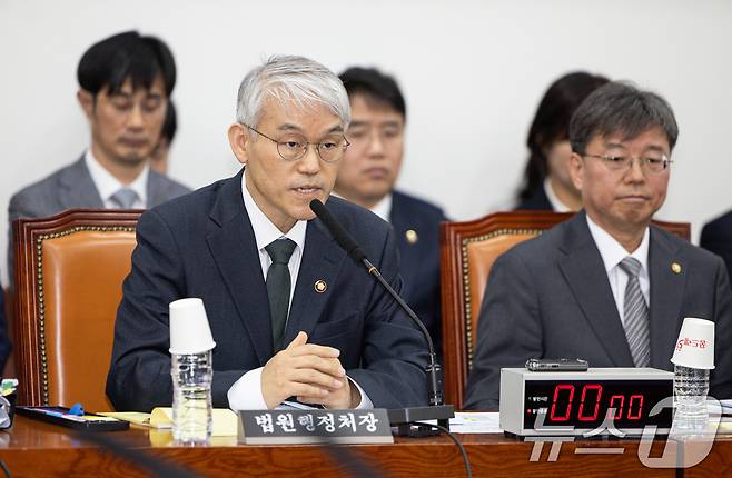 천대엽 법원행정처 처장이 지난달 9일 서울 여의도 국회에서 열린 제424회 국회(임시회) 법제사법위원회 제1차 전체회의에서 의원 질의에 답변하고 있다./뉴스1 ⓒ News1 이재명 기자