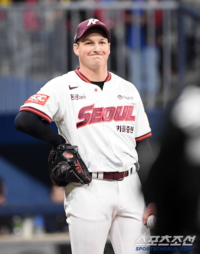 키움 로젠버그가 마운드에서 내려오고 있다. 고척=박재만 기자 pjm@sportschosun.com/2025.04.09/