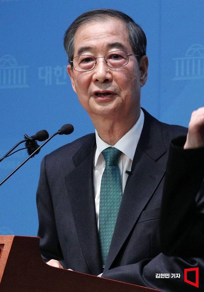 한덕수 전 국무총리가 2일 국회 소통관에서 제21대 대통령 선거 출마를 선언하고 있다. 2025.5.2 김현민 기자