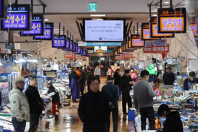 수온상승에 따른 '피시플레이션'(수산물+인플레이션) 우려 속에 수산물 물가는 4.6% 올랐다./연합