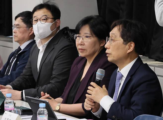 지난 4월30일 서울 종로구 서울대학교 치과병원에서 열린 교육부-의대학장단 간담회에서 이종태 한국의과대학·의학전문대학원협회 이사장이 발언하고 있다. 연합뉴스