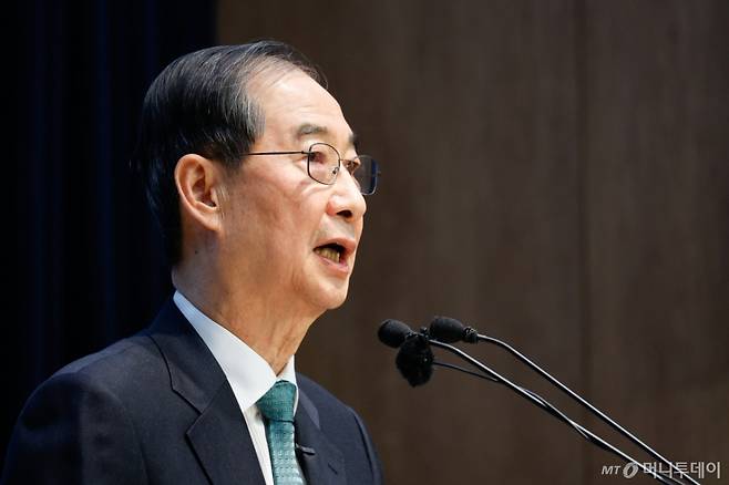 한덕수 전 국무총리가 2일 오전 서울 여의도 국회 소통관에서 '국민께 드리는 약속'을 주제로 제21대 대통령 선거 출마를 선언하고 있다. 2025.5.2/뉴스1 Copyright (C) 뉴스1. All rights reserved. 무단 전재 및 재배포, AI학습 이용 금지. /사진=(서울=뉴스1) 안은나 기자