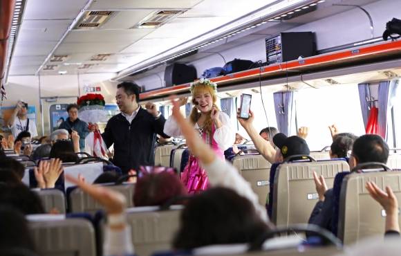 낭만열차 객실 공연