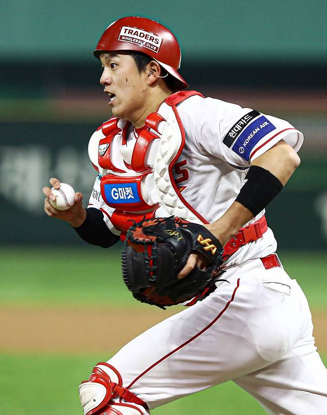 ▲ 팀의 주전 포수로 발돋움한 뒤 공수 모두에서 인상적인 활약을 보여주고 있는 조형우 ⓒSSG랜더스