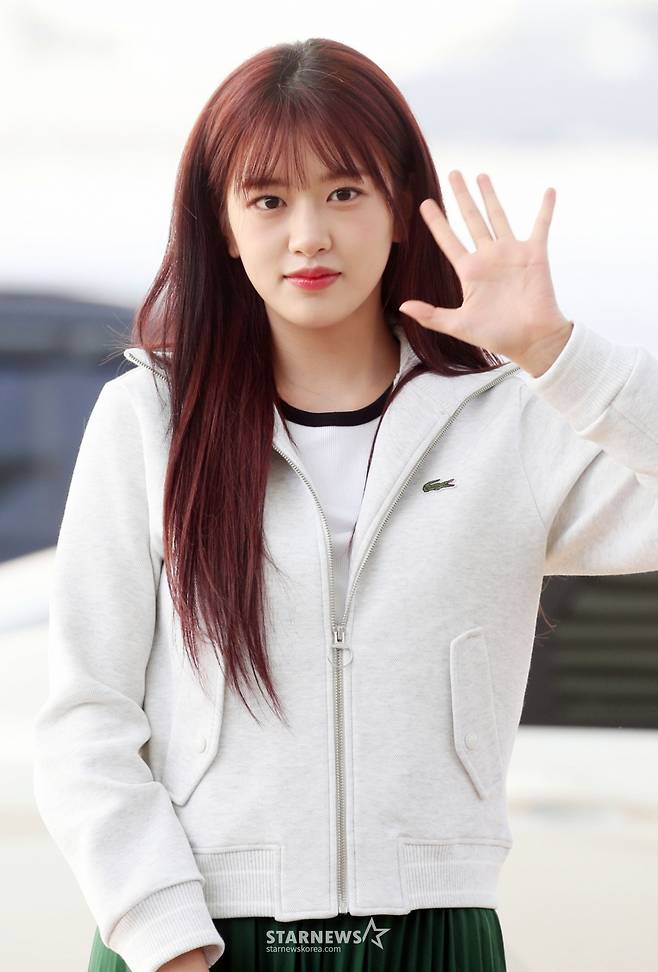 그룹 아이브(IVE) 유진이 프랑스 파리 일정 차 7일 오전 인천국제공항을 통해 출국하고 있다. 2025.03.07 /사진=임성균 tjdrbs23@