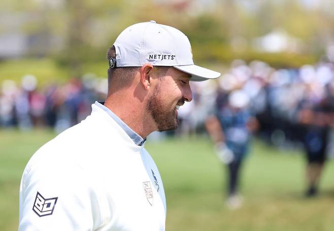 <yonhap photo-6503=""> 여유 넘치는 디섐보 (인천=연합뉴스) 김도훈 기자 = 2일 인천 송도 잭 니클라우스 골프클럽 코리아에서 열린 LIV 골프 코리아 1라운드 9번홀에서 크러셔스 팀 브라이슨 디섐보가 여유있는 표정으로 티샷을 준비하고 있다. 2025.5.2 superdoo82@yna.co.kr/2025-05-02 16:51:27/ <저작권자 ⓒ 1980-2025 ㈜연합뉴스. 무단 전재 재배포 금지, AI 학습 및 활용 금지></yonhap>