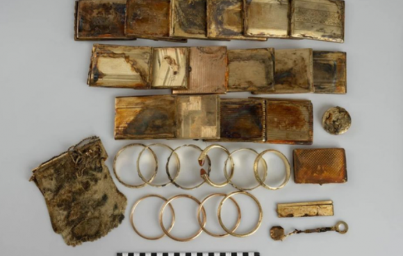 상자 속에서 발견된 보물. 체코 동보헤미아 박물관