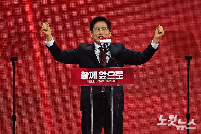 3일 경기도 일산 킨텍스에서 열린 국민의힘 제21대 대통령 선거 후보 선출을 위한 제5차 전당대회에서 대선 후보로 선출된 김문수 대선 후보가 수락 연설을 하고 있다. 윤창원 기자