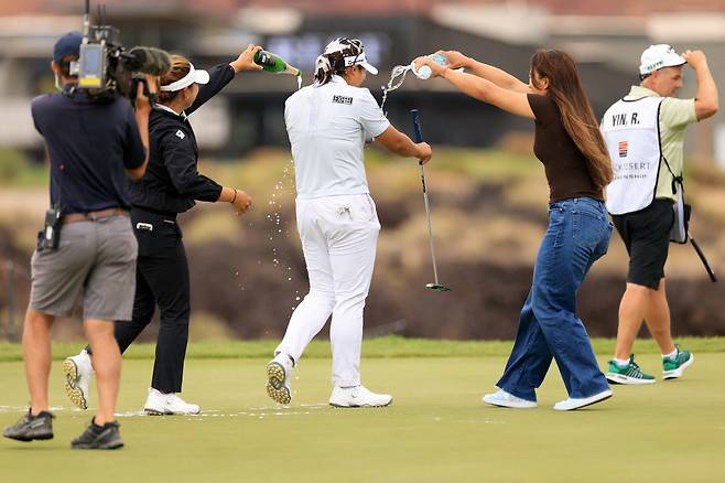 ST GEORGE, UTAH - MAY 04: Haeran Ryu of South Korea celebrates after the final round of the Black Desert Championship 2025 at Black Desert Resort on May 04, 2025 in St George, Utah. Sean M. Haffey/Getty Images/AFP (Photo by Sean M. Haffey / GETTY IMAGES NORTH AMERICA / Getty Images via AFP)
<저작권자(c) 연합뉴스, 무단 전재-재배포, AI 학습 및 활용 금지>