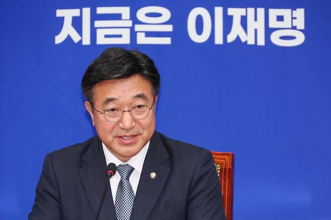 윤호중 더불어민주당 총괄선거대책본부장이 5일 오전 서울 여의도 국회에서 열린 기자간담회에 참석해 모두 발언하고 있다. 사진=뉴스1