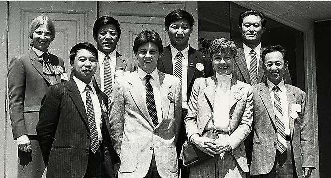 1985년 허베이성 정딩현 서기였던 31살의 시진핑은 미국 농업을 배우는 사절단의 일원으로 아이오와를 방문했다. 당시 주지사였던 테리 에드워드 브랜스태드를 만났다. 둘의 인연은 30년 넘게 이어졌다. 머스커틴 저널 누리집 갈무리