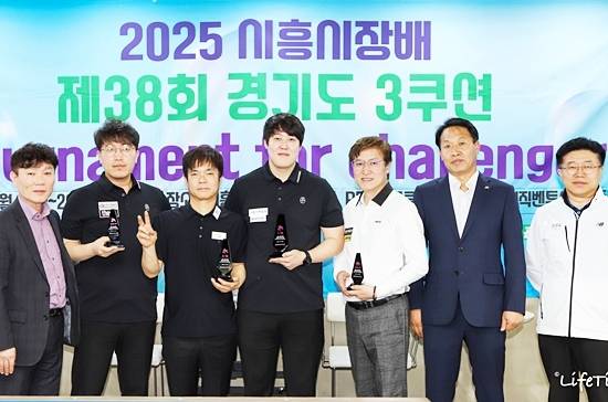 시흥시장배 제38회 경기도3쿠션토너먼트챌린지 입상자들이 주최측 인사들과 기념촬영하고 있다. (왼쪽부터) 경기도당구연맹 이형철 부회장, 공동3위 황봉주, 2위 정태규, 1위 이범열, 공동3위 이정희, 시흥시당구연맹 조유희 회장, 경기도당구연맹 이명행 회장. (사진=경기도당구연맹)