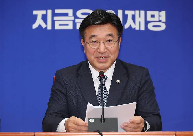 5일 서울 여의도 국회에서 더불어민주당 윤호중 총괄선대본부장이 기자간담회를 하고 있다. 연합뉴스