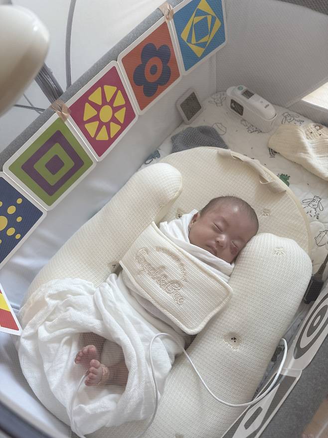 임신 22주3일차에 태어난 유준이가 건강하게 퇴원 후 집에서 자고 있는 모습. 유준이 어머니 제공