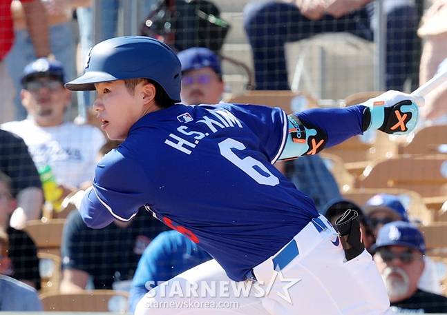 시범경기에서 안타를 날리는 김혜성. /사진=김진경 대기자