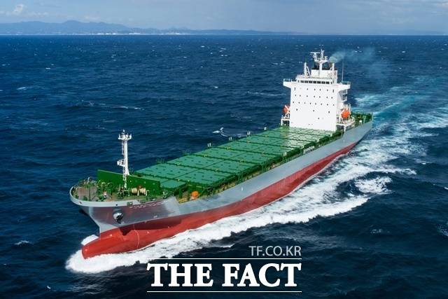 HD현대미포가 2022년 인도한 1600TEU급 컨테이너선. /HD현대