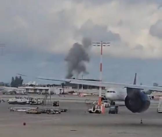 지난 4일 예멘 후티 반군의 미사일 공격을 받은 이스라엘 텔아비브 벤구리온 국제공항에서 연기가 피어오르고 있다. 신화=연합뉴스