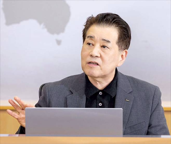 장인화 포스코그룹 회장이 지난 3월27일 서울 포스코센터에서 열린 그룹기술전략회의를 주재하고 있다. 포스코홀딩스 제공