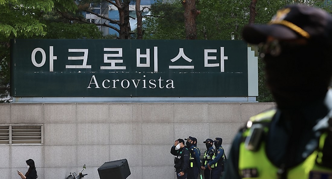 검찰, 건진법사 의혹 '윤 전 대통령 부부 사저' 아크로비스타 압수수색 / 사진=연합뉴스