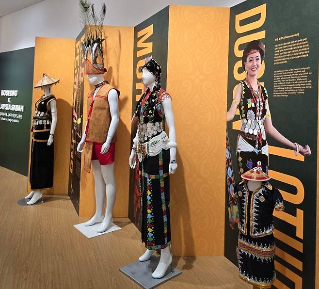 말레이시아 전통의상 전시