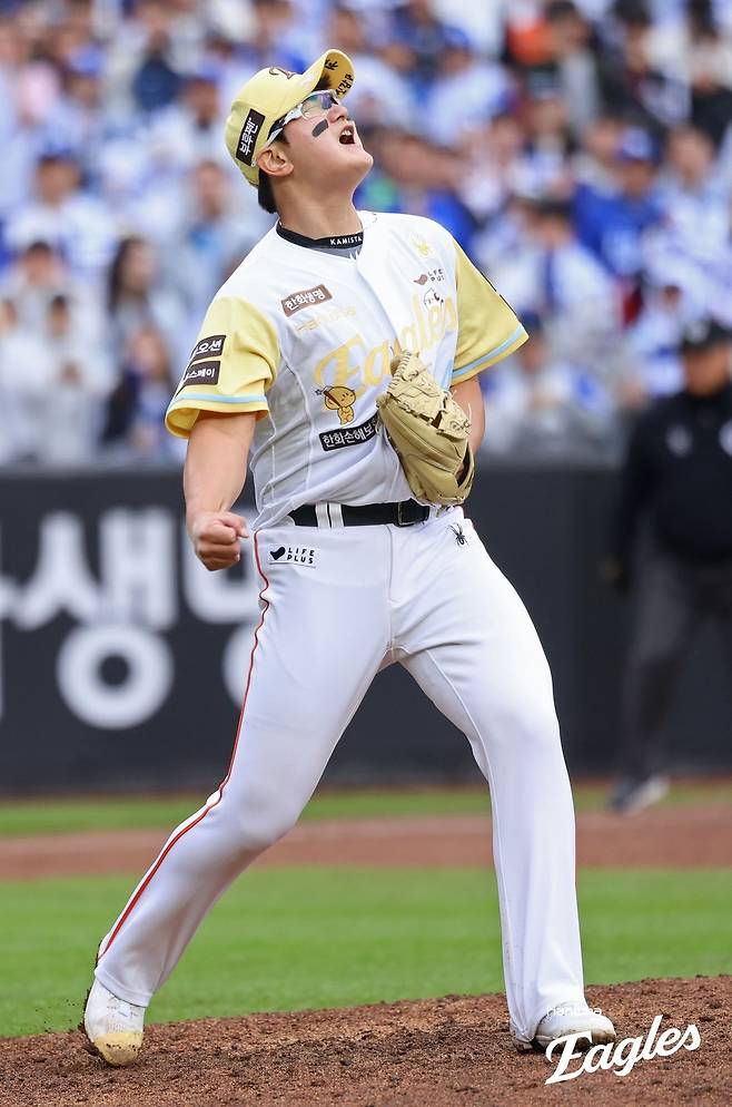 김서현이 지난 5일 대전 삼성전에서 마지막 아웃 카운트를 처리한 뒤 포효하고 있다. 한화 이글스 제공