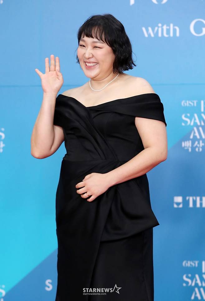 개그우먼 이수지가 5일 오후 서울 강남구 코엑스에서 열린 제61회 백상예술대상 시상식에 참석해 포즈를 취하고 있다./2025.05.05 /사진=김휘선 hwijpg@