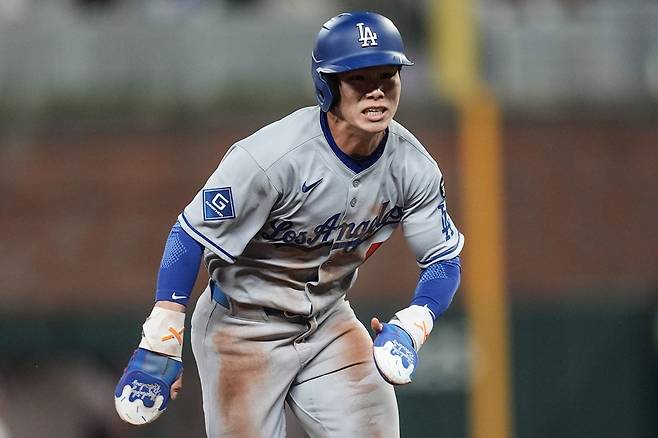 미국 메이저리그 LA 다저스의 김혜성이 6일(한국시간) 미국 플로리다주 마이애미의 론디포 파크에서 열린 2025 메이저리그 마이애미 말린스와의 원정 경기에 9번타자 겸 2루수로 선발출전, 4타수 2안타 1타점 1득점 1도루를 기록했다. 사진 연합뉴스