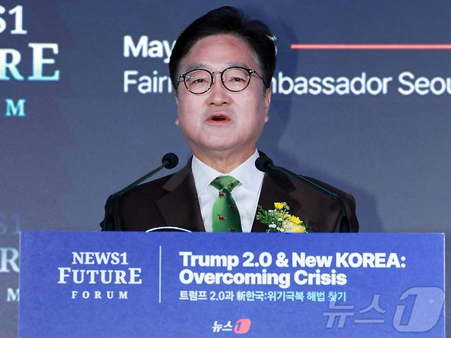 우원식 국회의장이 7일 서울 여의도 페어몬트 호텔에서 열린 뉴스1 미래포럼에서 축사를 하고 있다. ‘트럼프 2.0과 新한국:위기 극복 해법 찾기’를 주제로 열린 이번 포럼은 뉴스1 주최로 열렸다. 2025.5.7/뉴스1 ⓒ News1 김진환 기자