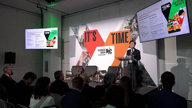 지난해 9월 미국 뉴욕에서 열린 2030 글로벌 메탄감축 전략 토론회에 참석 기조연설을 하고 있는 김테흠 충남지사./충남도 제공