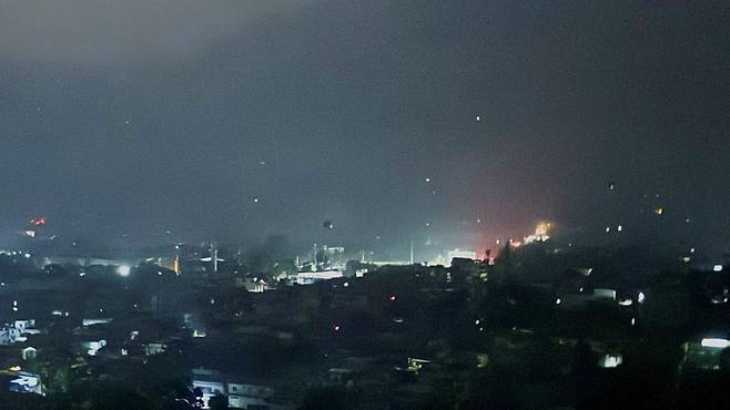 지난 7일 새벽 파키스탄령 카슈미르의 무자파라바드 시내 모습