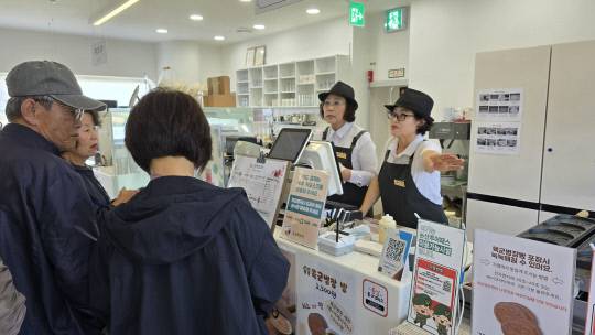 논산시는 기초연금 등 현금성 지원을 넘어 어르신들이 일자리를 통해 자신의 존재 가치를 확인하고 사회적 역할을 수행할 수 있도록 지원하고 있다. 논산시 제공