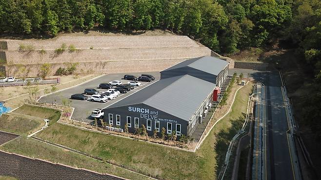 써치앤델브 본사