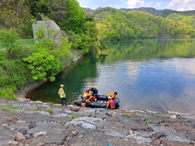 ▲ 7일 오후 4시 52분쯤 홍천군 영귀미면 좌운저수지에서 A(88)씨가 숨진 채 발견됐다. 강원소방본부 제공