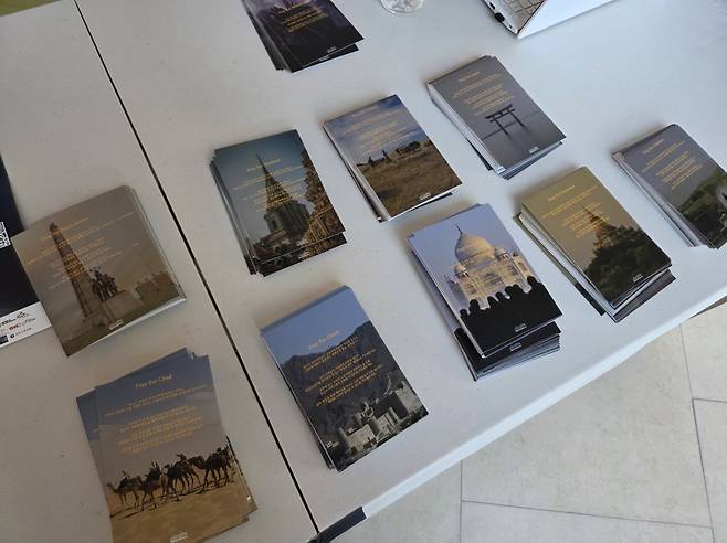 6일 서울 서초구 사랑의교회 2층에 마련된 ‘한국 선교 140주년 기념관’ 부스에 전시된 선교지 기도제목 카드.