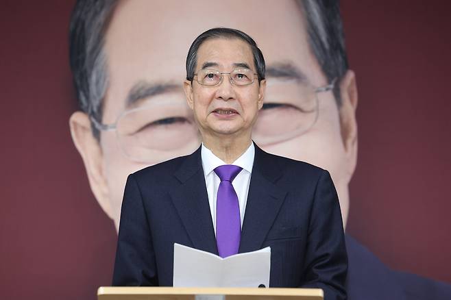 무소속 한덕수 대통령선거 예비후보가 7일 서울 영등포구 선거캠프 사무실에서 열린 기자회견에서 대선 단일화와 관련해 발언하고 있다. 연합뉴스