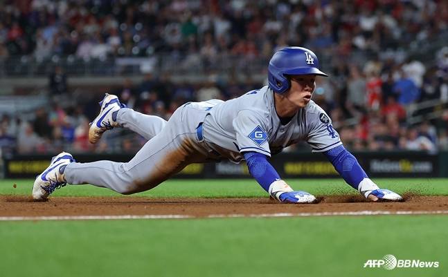 슬라이딩을 하는 김혜성. /AFPBBNews=뉴스1