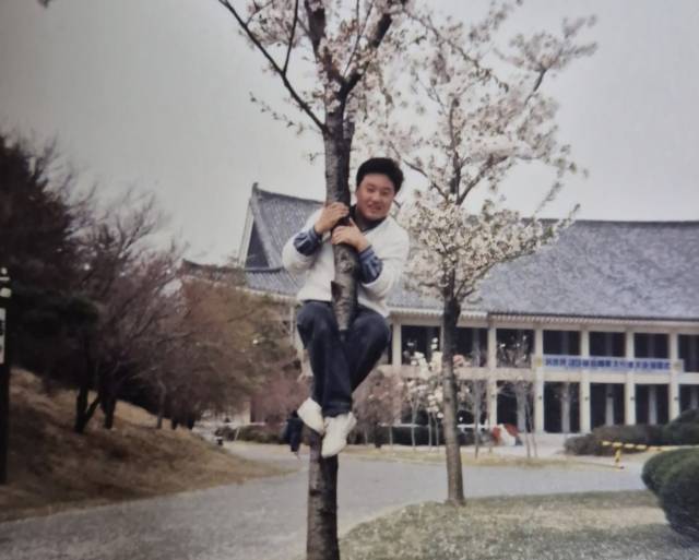 혁준 씨가 생전 경주 나들이를 나왔던 모습. 아내 성애 씨는 평소 나눔을 실천해 온 남편의 삶을 떠올리며 기증이야말로 그에게 가장 어울리는 마지막 길이라 생각했다. 이성애 씨 제공