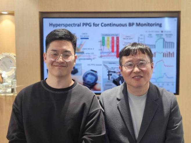 KAIST 바이오 및 뇌 공학과 박정우 박사후연구원(왼쪽), 정기훈 교수(오른쪽). KAIST 제공