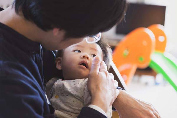 아버지의 출산 연령이 높을수록 자녀가 조현병 같은 정신질환을 더 일찍 앓을 가능성이 있다는 연구 결과가 나왔다. 기사 내용과 무관./사진=게티이미지뱅크